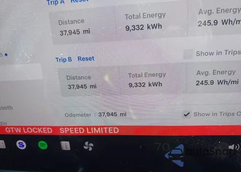 2021 Tesla Model Y Long Range Dual Motor All-Wheel Drive z USA, uszkodzony, nr VIN 5YJYGDEE0MF090171